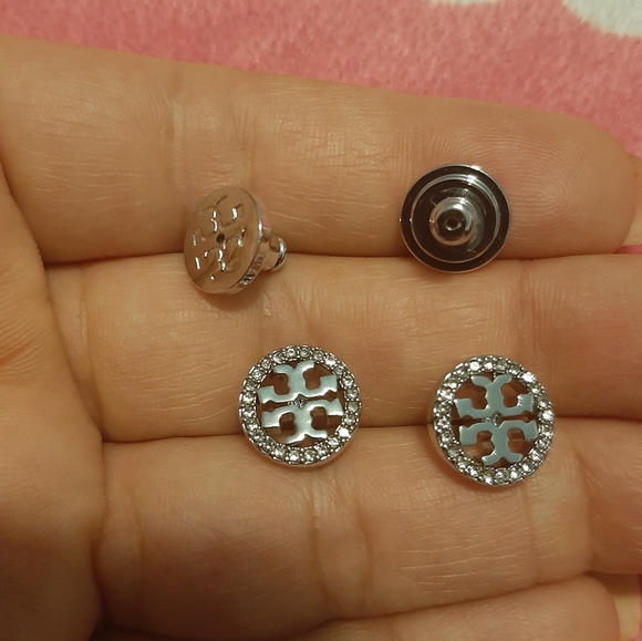 Tory Burch circle crystal stud earrings silver new - Picture 7 of 9
